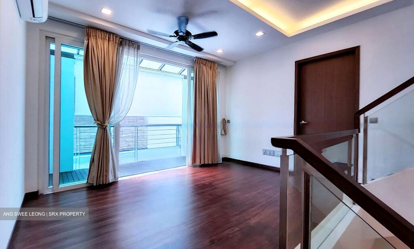 Springleaf Crescent (D26), Terrace #458673001